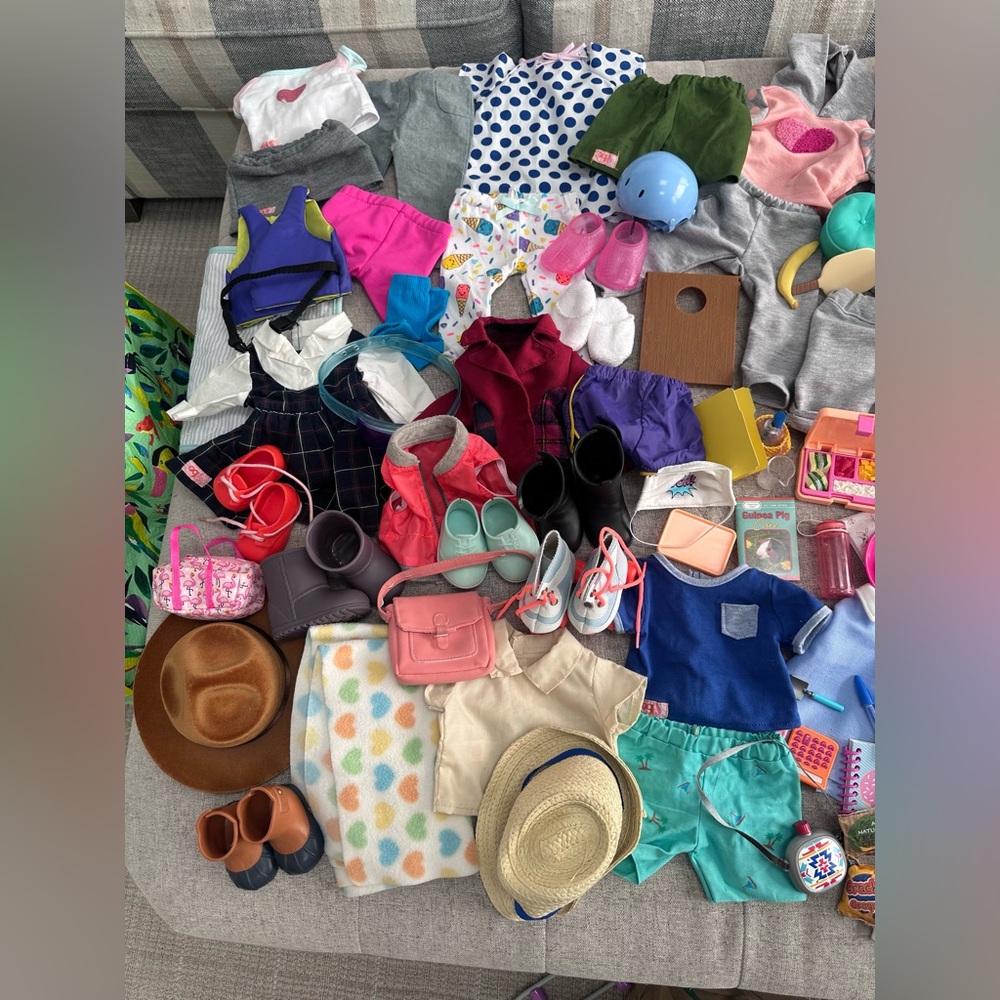 EUC MASSIVE LOT OF OUR GENERATION, DOLL CLOTHING, ACCESSORIES, DOGS, PLAY ITEMS - Picture 6 of 8